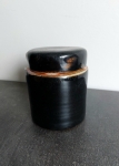 Item N° 11 - Keramisch gedraaide pot met deksel