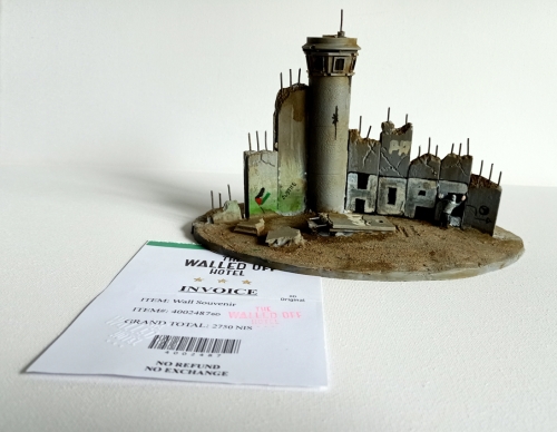 Banksy (attributed)  - Banksy (attribu) Tour sculpture  Hope  Walled Off Hotel 6D avec facture (#0590)