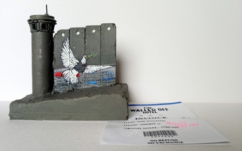 Banksy (attributed)  - Banksy (toegeschreven) Long Live Hotelmuursectiesculptuur (#0561)