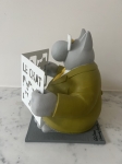 Philippe Geluck - Sculpture signe : Le Mini chat au journal