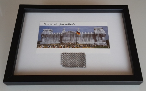 Christo Javacheff - Wrapped Reichstag - XXL artcard - handgesigneerd - incl. groot stukje stof