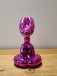 Jeff  Koons (after) - Chien Ballon Assis (Rose Chrome)