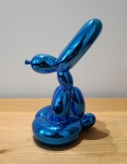 Jeff  Koons (after) - Zittende Ballonhond (Blauw)