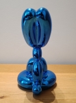 Jeff  Koons (after) - Zittende Ballonhond (Blauw)