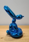 Jeff  Koons (after) - Zittende Ballonhond (Blauw)