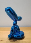 Jeff  Koons (after) - Zittende Ballonhond (Blauw)