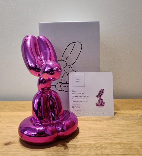 Jeff  Koons (after) - Zittende Ballonhond (Chroomroze)