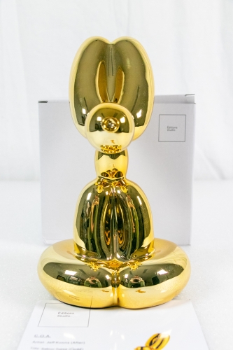 Jeff  Koons (after) - Seated Balloon Dog (Gold)