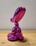 Jeff  Koons (after) - Zittende Ballonhond (Chroomroze)