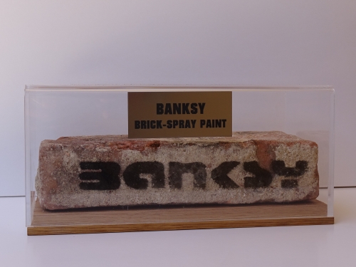 Banksy (attributed)  - Brique