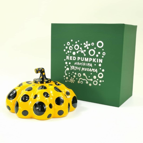 Yayoi Kusama - Pumpkin Naoshima (Black & Yellow)